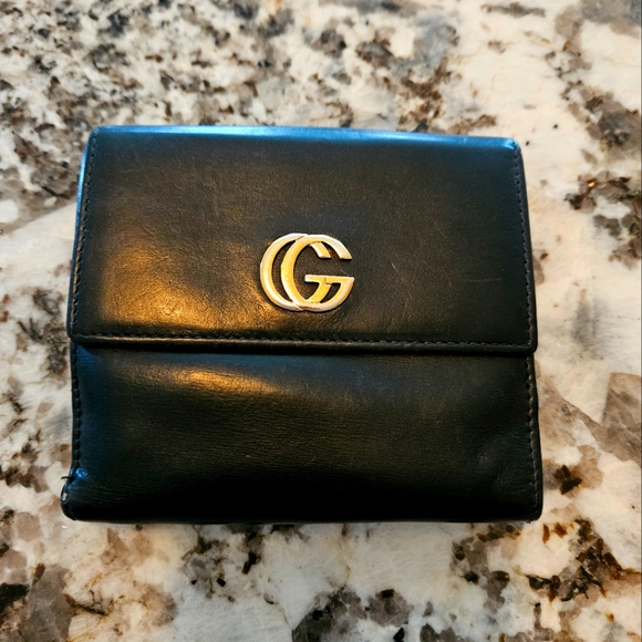 EUC Gucci Compact Wallet - Picture 1 of 12